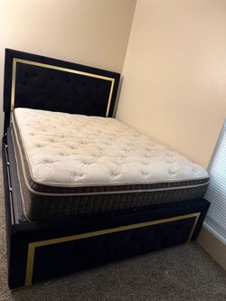 Bed frame ( queen )