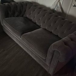 Tufted Velvet Loveseat – Comfortable & Stylish