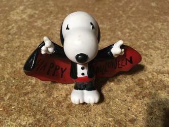 1988 APPLAUSE SNOOPY PEANUTS VAMPIRE DRACULA PVC FIGURE HAPPY HALLOWEEN