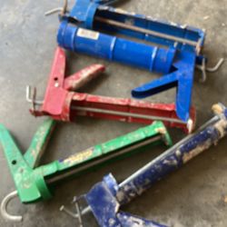  Caulking guns