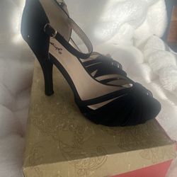 Zapatillas De Tacón Negras /Black fancy heels