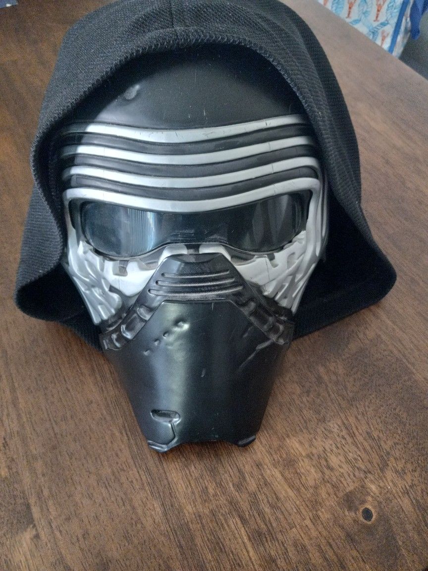 Disney Store 2017 Last Jedi Kylo Ren Helmet With Voice Changer