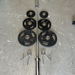 Set 35 Lbs Plates  Straight Bar 5’ Metal Clips  All Brand New  140$