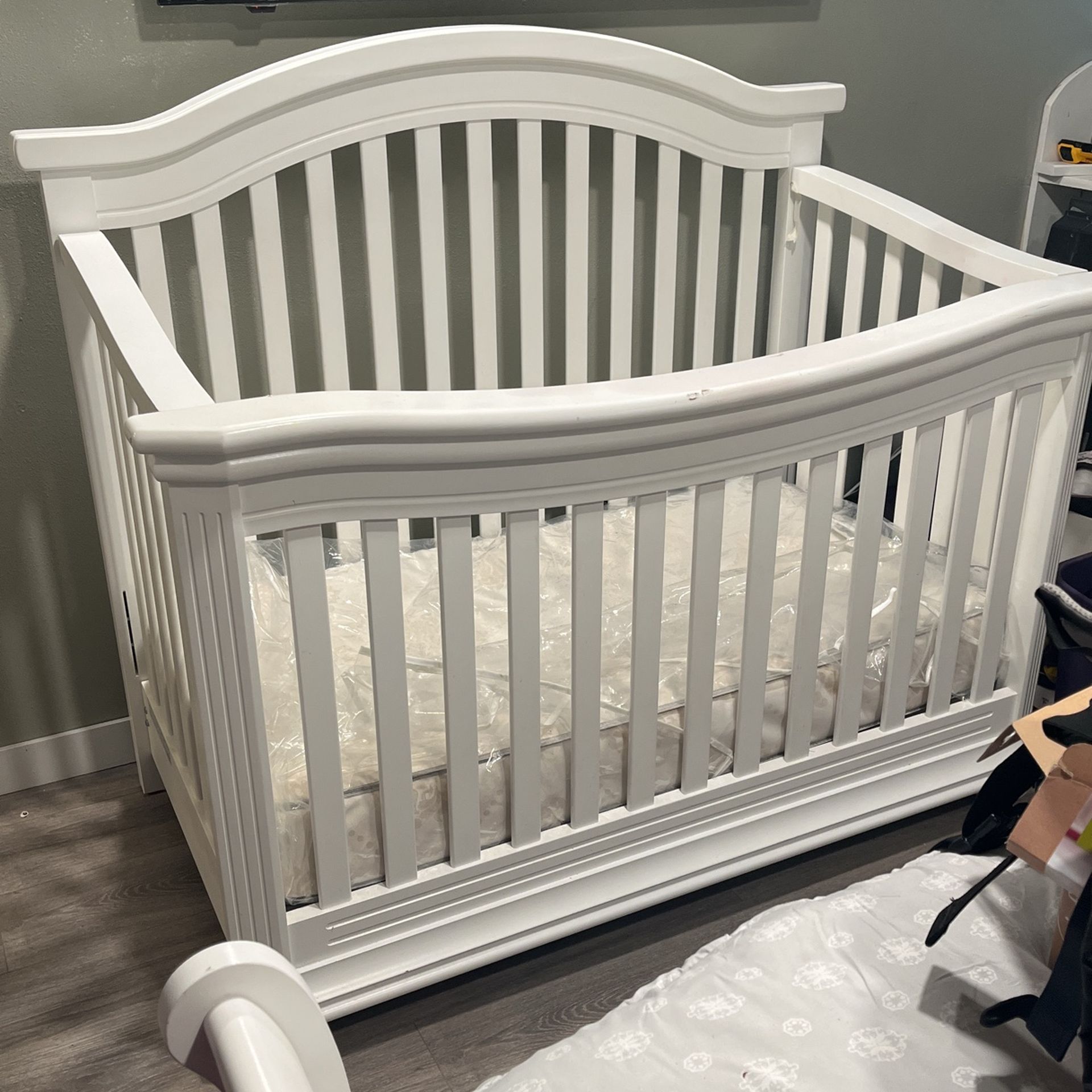 Infant Crib/Toddler Bed