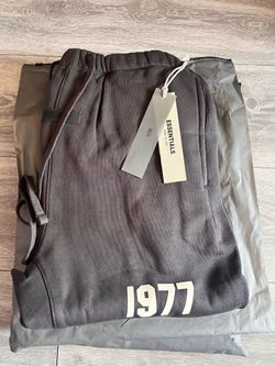 ESSENTIAL SWEATPANTS