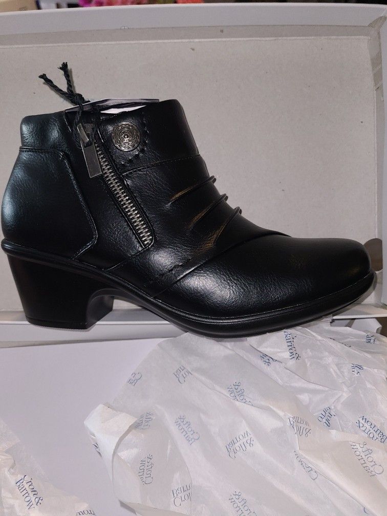Croft & Borrow Black Ankle Zip Booties 6.5 NEW