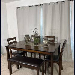 ASHLEY FURNITURE Dining Table With 4 Chairs & Bench