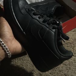 Nike Air Force 1 LE Big Kids Size 5.5Y