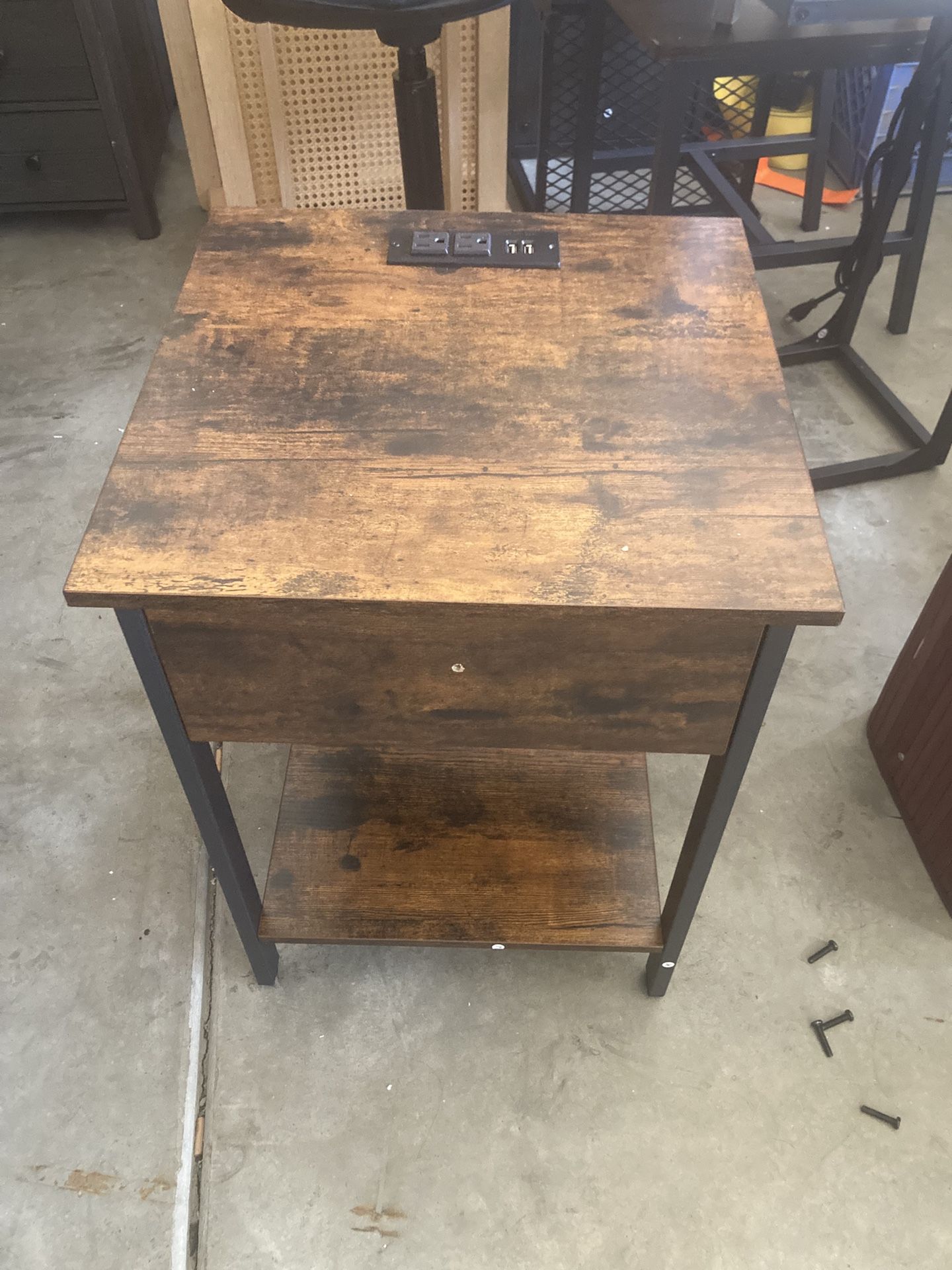 Table USB Charging Or
