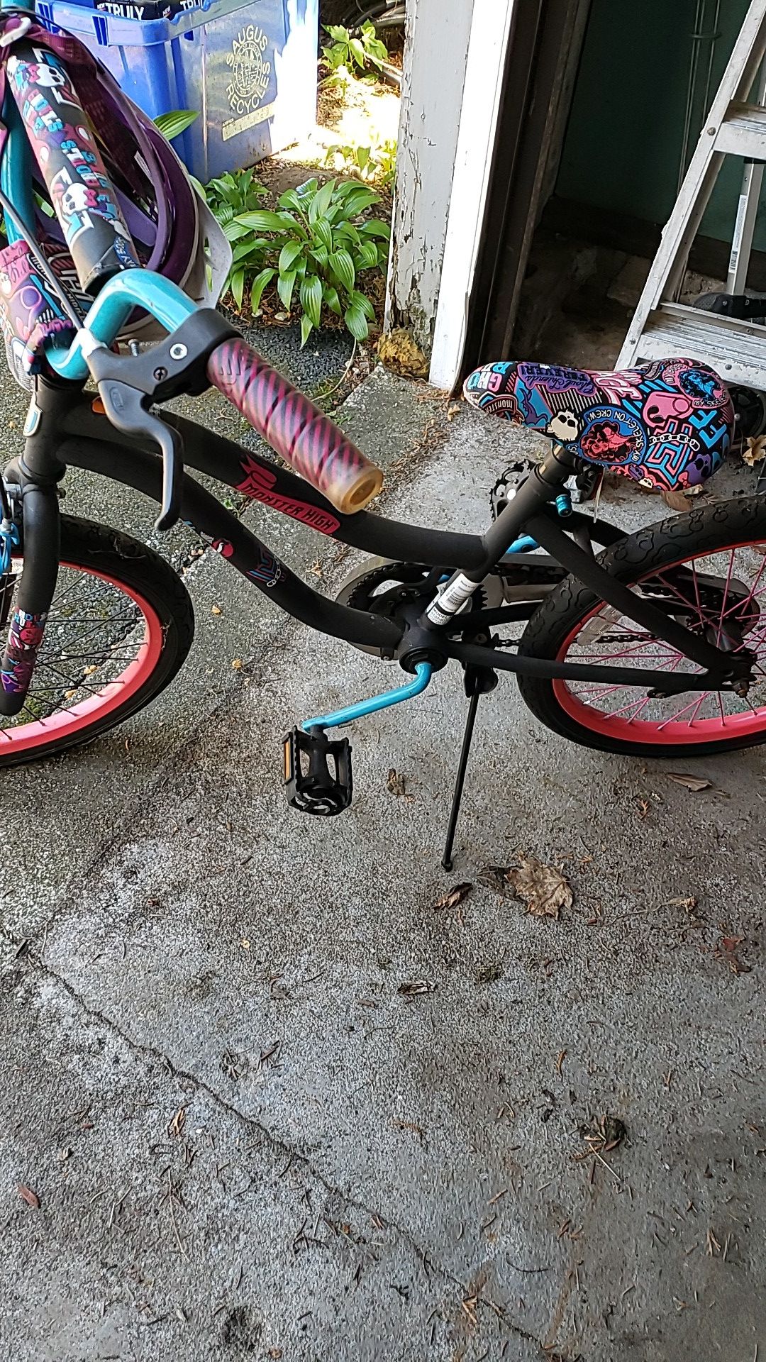 Girls 18" Kids bike with Helmet like new