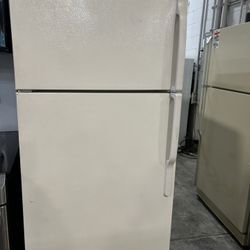 Top Freezer Bisque Fridge W/ice Maker Preowned