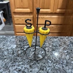 Vintage Plastic Umbrella Pair Of Salt And Pepper Shakers.  Preowned Used Some Paint Is Worn Off On The Stand.  