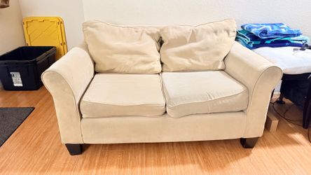 FREE LOVE SEAT
