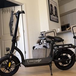 No charger no seat and I would like 250 for it stickers scratched up