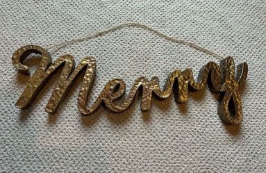 Hanging Metal MERRY sign (28in)