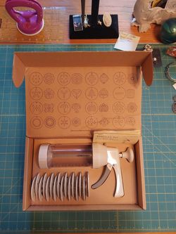 Pampered chef cookie press