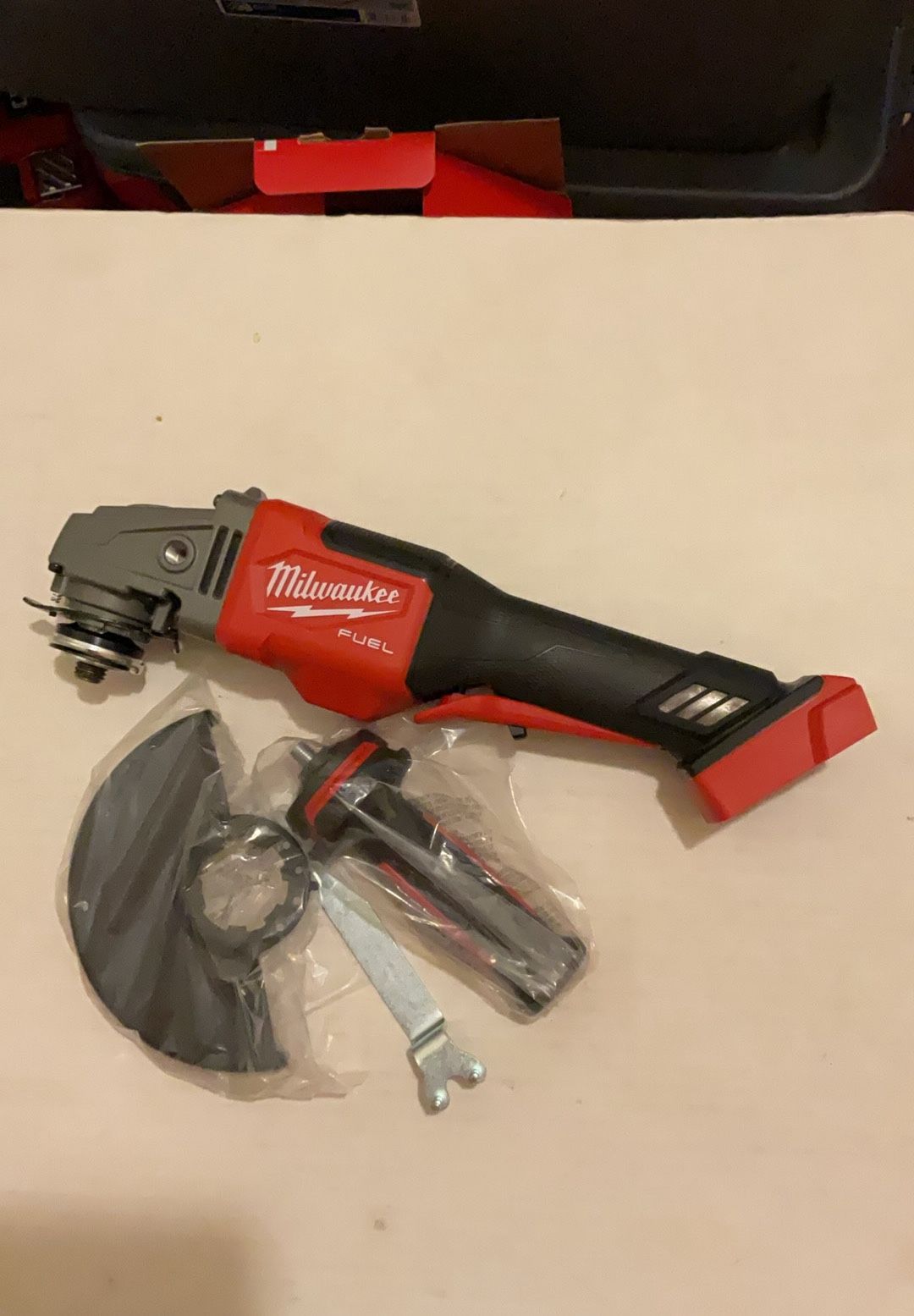 Brand New Milwaukee M18 Fuel Brushless 4-1/2” - 6” Grinder. 190 Firm on Price. 190 Firme en Precio.