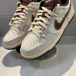 NIKE DUNK LOW SE “DARK PONY SOFT PEARL”