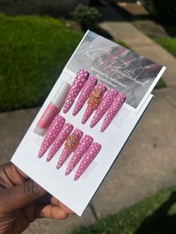 Press on nails