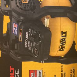 DEWALT 2.5 Gal. 140 psi Portable 20-Volt Cordless Air Compressor with Flexvolt Advantage (Tool-Only)