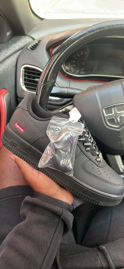 Supreme AF1 Black Size 9, 11