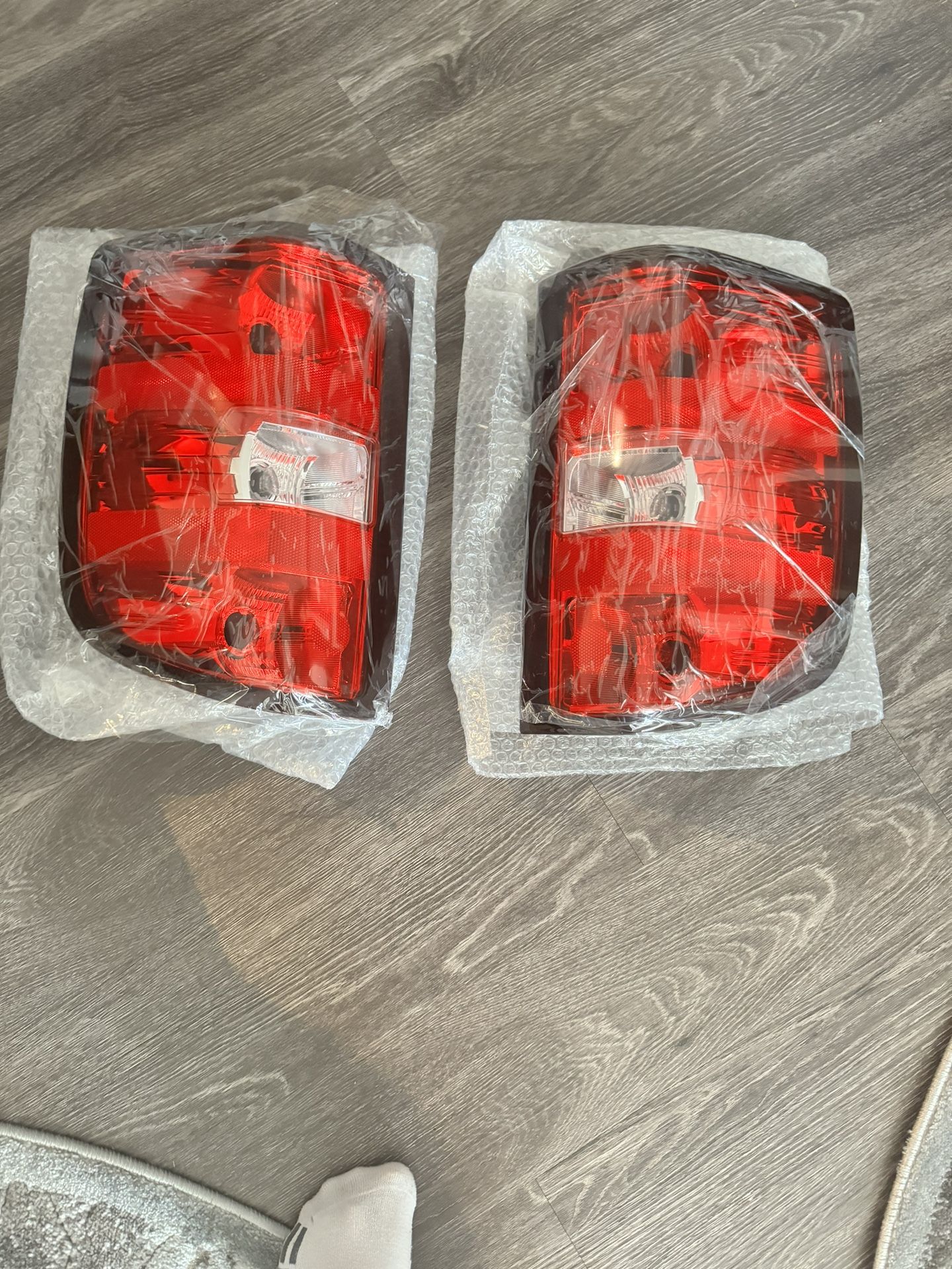 Tail Lights Compatible With Chevy Silverado 2007-2014 GMC Sierra 2008-2014