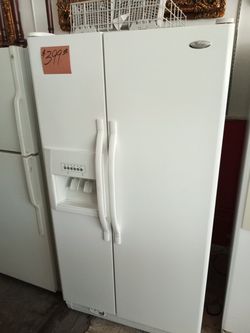 Whirlpool Side by Side Refrigerator white excellent . Warranty , Delivery available 2203 Fowler st. Ft. Myers 33901