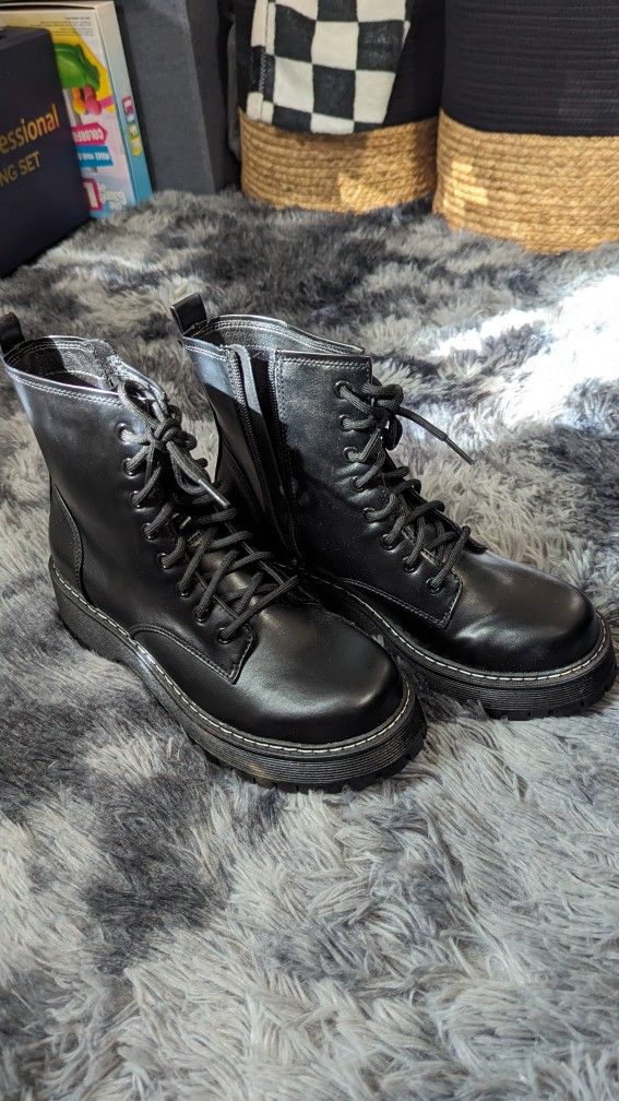 8.5-9 Women's Combat Boots 