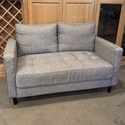 Couch / Loveseat
