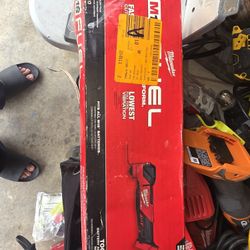 Milwaukee M18 Fuel Oscillating Tool ( Tool Only)