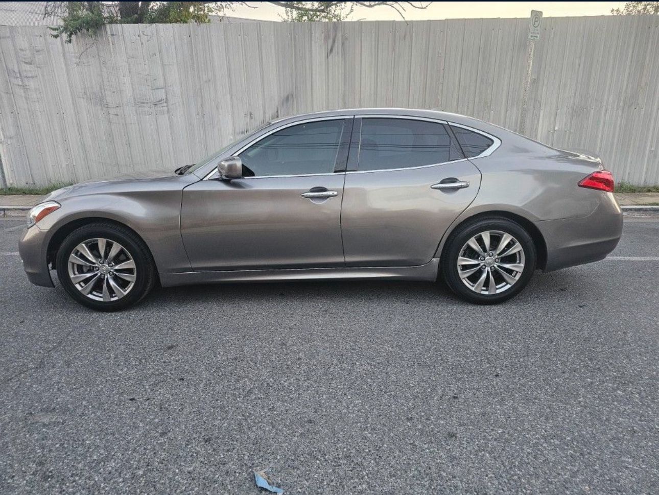 2012 Infiniti M37