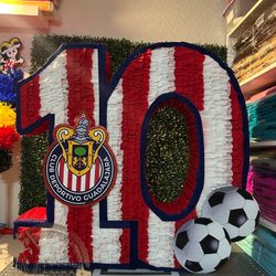 Personalized piñatas 🪅🪅🪅 