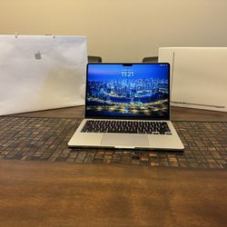 MacBook Air Like New With AppleCare 24GB RAM Must See