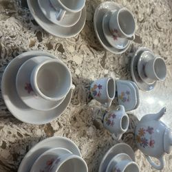 22 Piece Tea Set