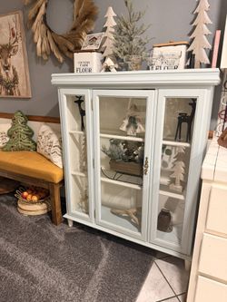 Beautiful Vintage Hutch