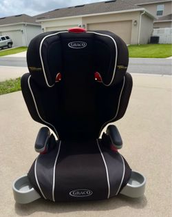 Selling GRACO car seat.