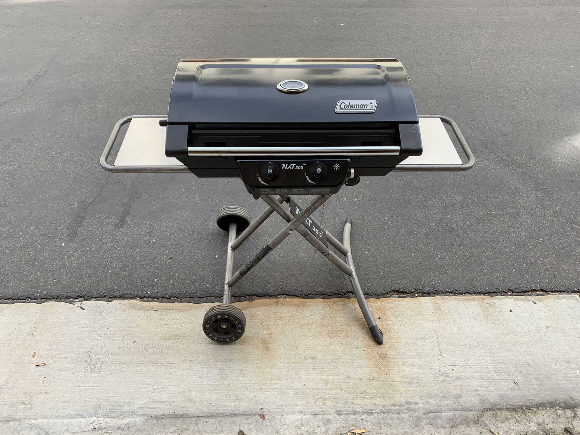 Coleman NXT 300 grill (like new)