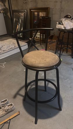 2 barstools