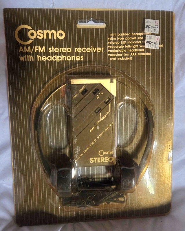 This is a Cosmo AM/FM stereo receiver with headphones