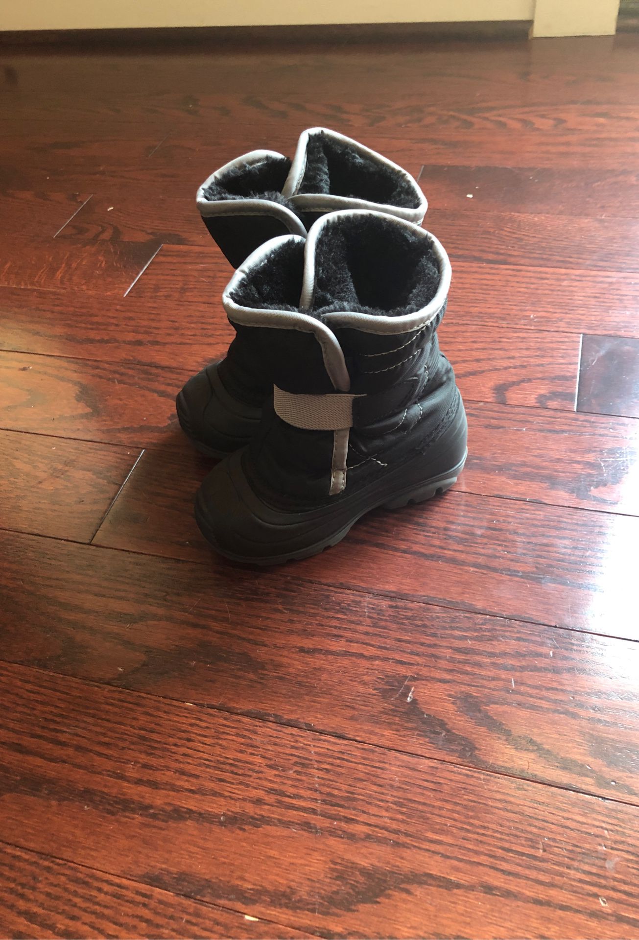 Kids Size 7 Snow Boots