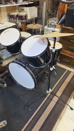 Gammon Percussion 7 piece drum set