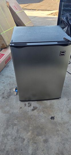 RCA 2.6 Cubic Foot Single Door Mini Fridge