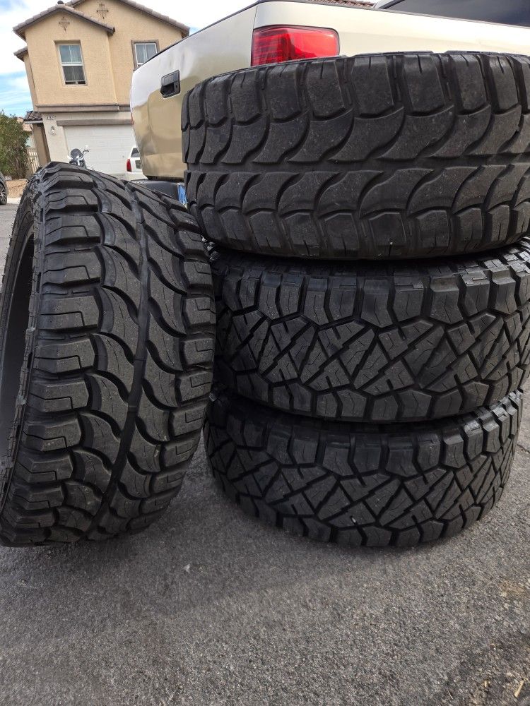 Selling My 20 Inch Off Road Universal 5 Lug Nuts  