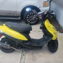 Moto Scooter 