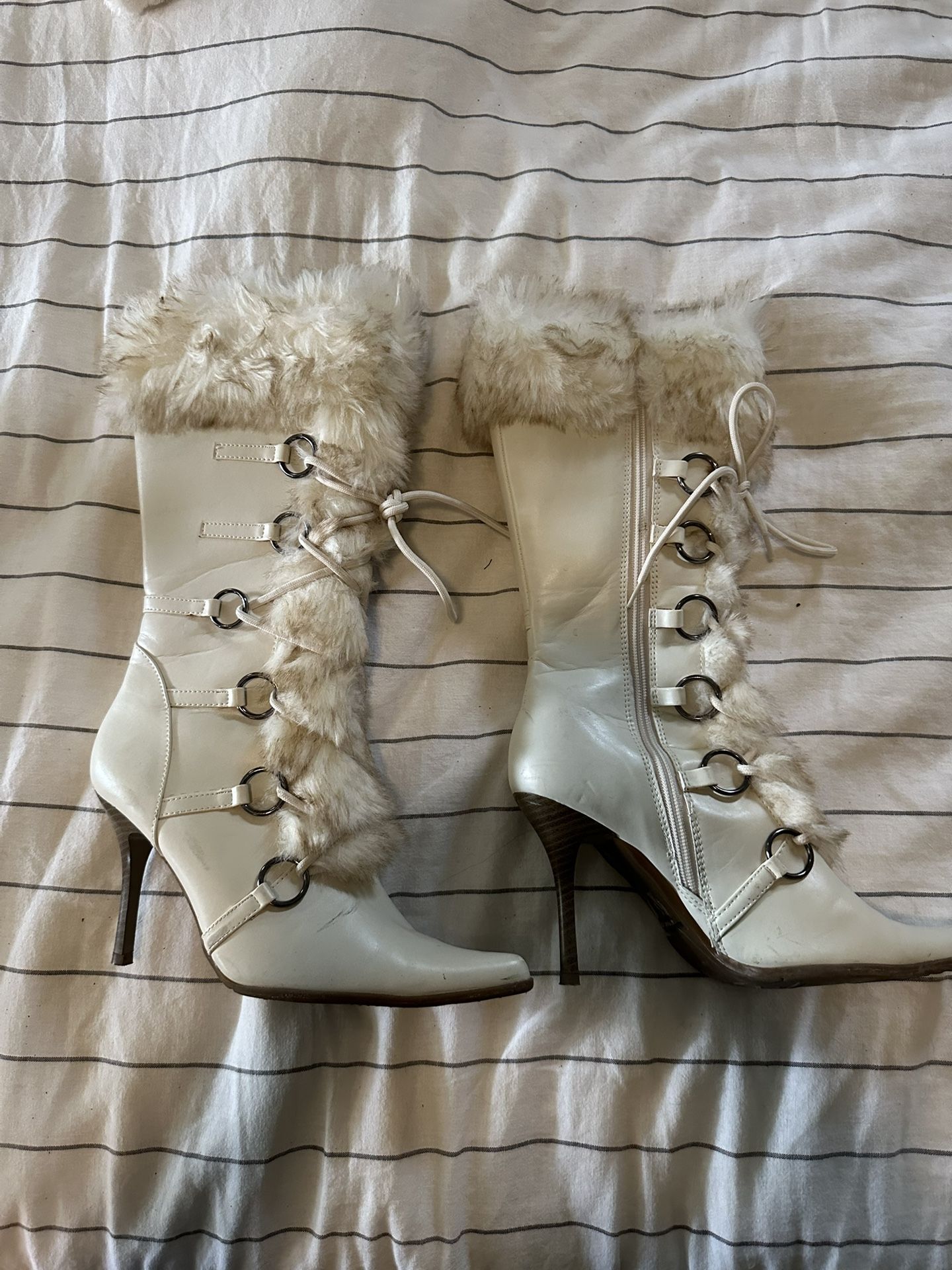 2000s Boots With The Fur