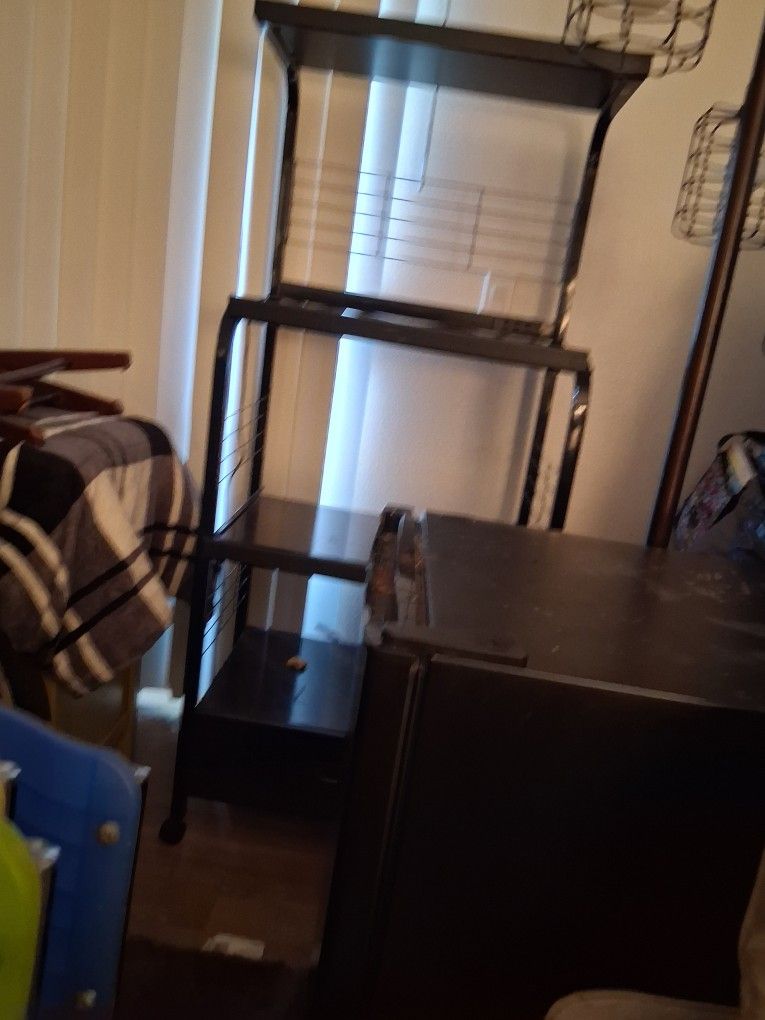 HUTCH WITH 4 SHELVES