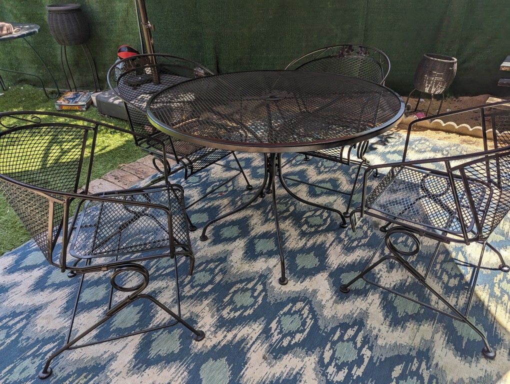 Wrought Iron Patio Furniture With 4 Rocking Chairs 