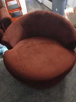 Circle spinning couch