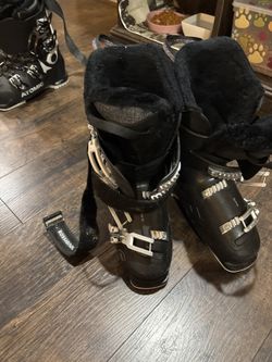 alpine ski boots (women’s Rossignol)