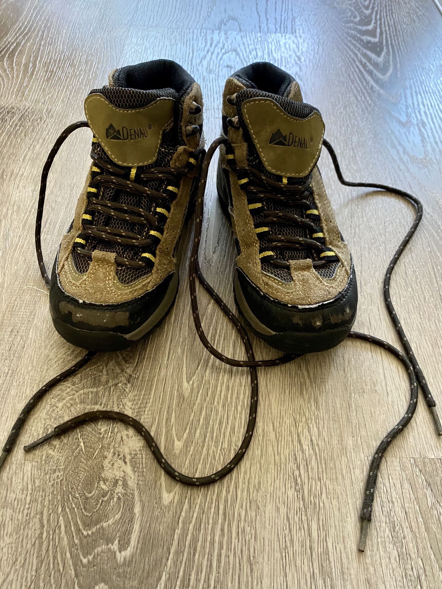 Denali kids hiking boots size 13